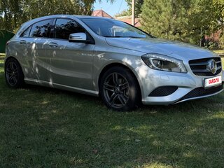 2015 Mercedes-Benz A-Класс 180 III (W176), серебристый, 1390000 рублей, вид 2