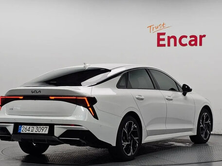 2025 Kia K5 III Рестайлинг, белый, 2500000 рублей, вид 2