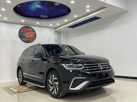 2023 Volkswagen Tiguan II Рестайлинг, чёрный, 2750000 рублей, вид 3