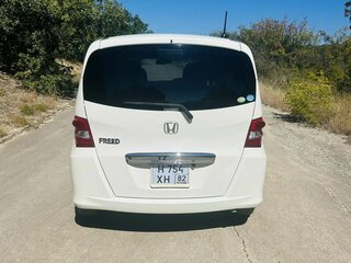 2010 Honda Freed I, белый, 900000 рублей, вид 3
