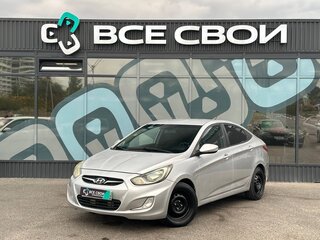 2011 Hyundai Solaris I, серебристый, 799000 рублей, вид 1