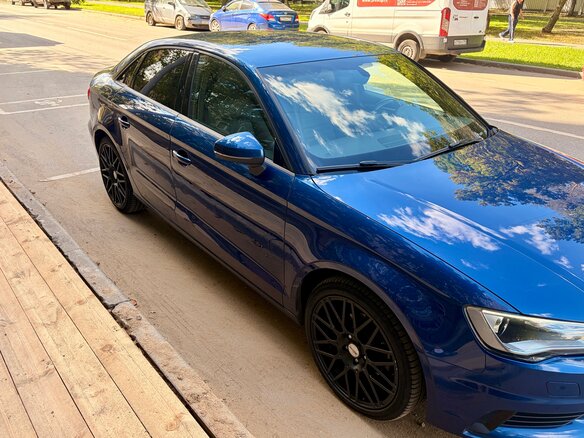2015 Audi A3 III (8V), синий, 1400000 рублей - вид 2