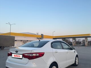 2013 Kia Rio 4-speed III, белый, 800000 рублей, вид 5