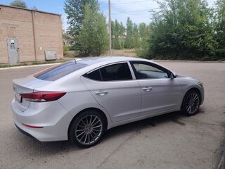 2018 Hyundai Elantra VI (AD), серебристый, 1380000 рублей, вид 3