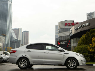 2013 Kia Rio 4-speed III, серебристый, 708000 рублей, вид 3