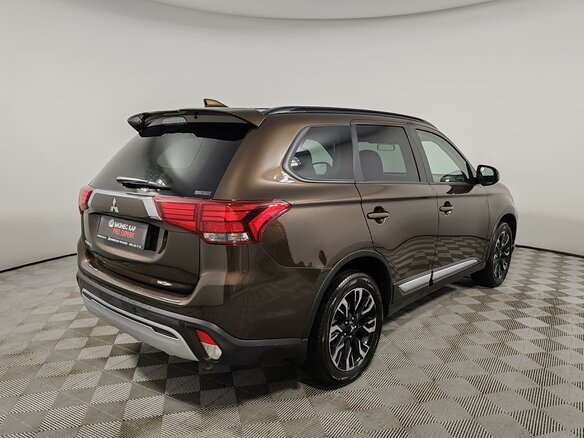 2021 Mitsubishi Outlander III Рестайлинг 3, коричневый, 2249000 рублей - вид 4