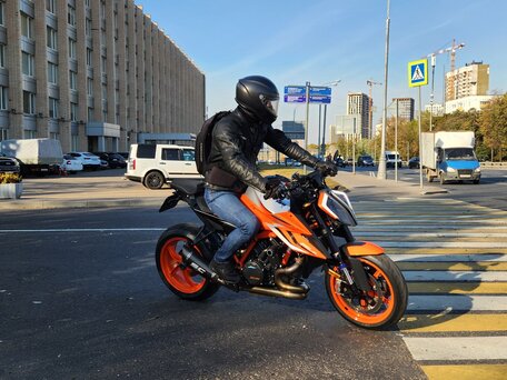 2022 KTM 1290 Super Duke R Evo, оранжевый, 1300000 рублей, вид 2