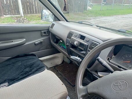 2000 Toyota Dyna, белый, 800000 рублей, вид 5