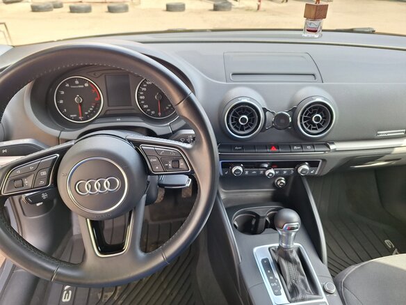 2020 Audi A3 III (8V) Рестайлинг, серый, 1850000 рублей - вид 4
