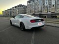 2022 Ford Mustang VI Рестайлинг, белый, 3900000 рублей - вид 3