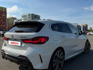2021 BMW 1 серии M135i xDrive III (F40), белый, 4099000 рублей, вид 3