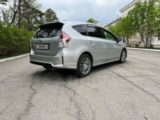2018 Toyota Prius Alpha I (ZVW40/41) Рестайлинг, серебристый, 1600000 рублей, вид 4