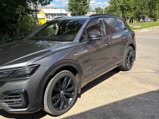 2020 Volkswagen Touareg III, серый, 5600000 рублей, вид 1