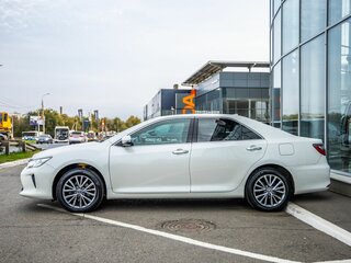 2016 Toyota Camry VII (XV50) Рестайлинг, белый, 2098000 рублей, вид 4