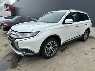 2016 Mitsubishi Outlander III Рестайлинг 2, белый, 1780000 рублей, вид 1