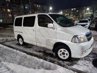 2001 Toyota Granvia I, белый, 1300000 рублей, вид 3