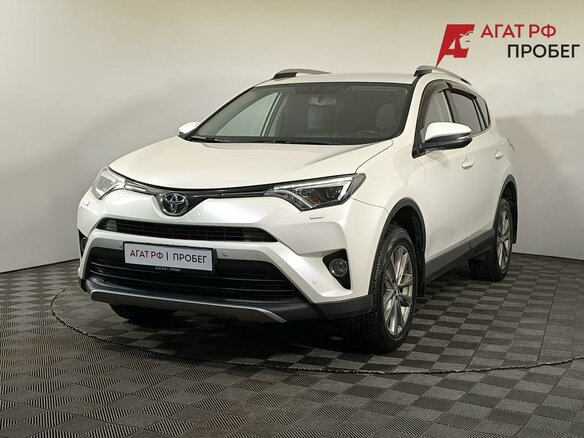 2017 Toyota RAV4 IV (XA40) Рестайлинг, белый, 2490000 рублей