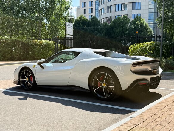 2022 Ferrari 296 GTB, белый, 25900000 рублей - вид 8