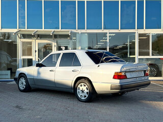 1991 Mercedes-Benz W124 200, серый, 1290000 рублей, вид 4