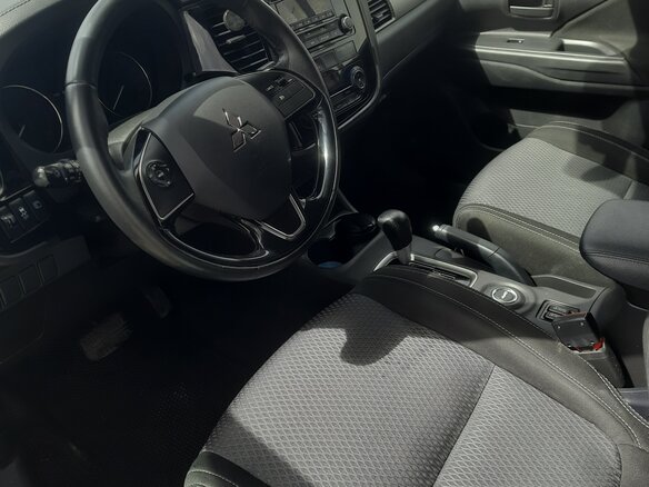 2016 Mitsubishi Outlander III Рестайлинг 2, белый, 1699000 рублей - вид 5