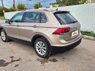 2017 Volkswagen Tiguan II, бежевый, 2100000 рублей, вид 4