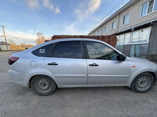 2015 Lada (ВАЗ) Granta I, серебристый, 400000 рублей, вид 2