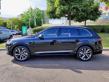 2024 Audi Q7 55 TFSI II (4M) Рестайлинг, чёрный, 9815000 рублей, вид 3
