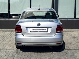 2017 Volkswagen Polo V Рестайлинг, серебристый, 1049000 рублей, вид 4