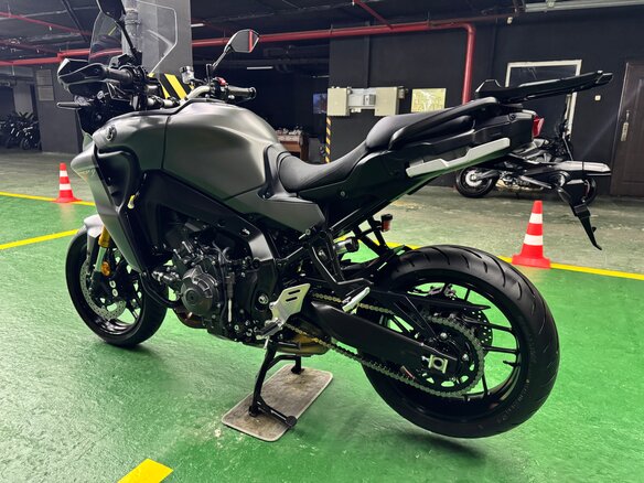 2022 Yamaha MT-09 Tracer (FJ-09), серый, 1325000 рублей - вид 17