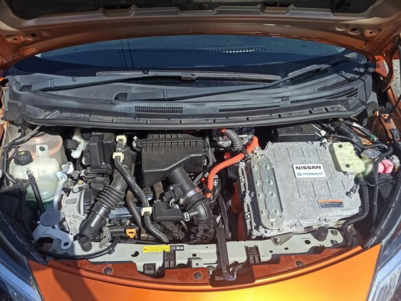2017 Nissan Note e-Power II Рестайлинг, коричневый, 1350000 рублей - вид 8