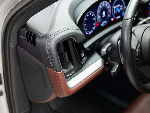 2023 Porsche Cayenne III Рестайлинг, серый, 12890000 рублей - вид 16