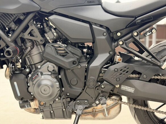 2025 Yamaha MT-07 (FZ-07), чёрный - вид 15