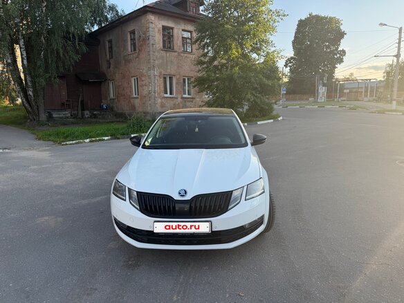 2017 Skoda Octavia III (A7) Рестайлинг, белый, 1880000 рублей - вид 2