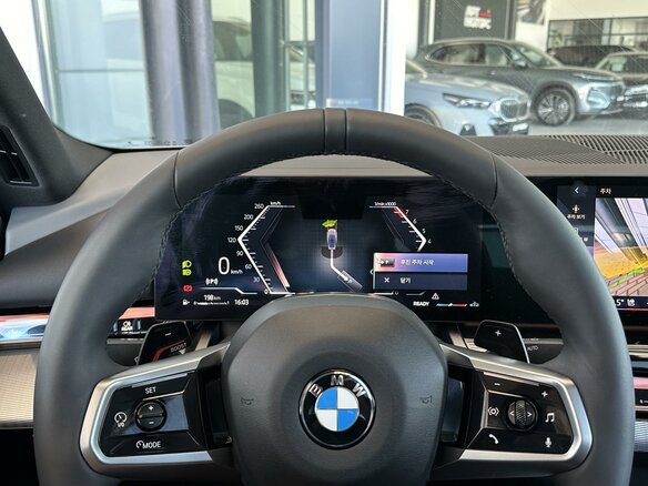 2025 BMW 5 серии 530i xDrive VIII (G60/G61/G68), серый, 8750000 рублей - вид 11