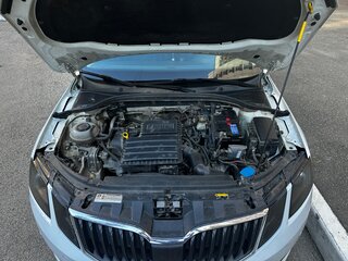 2018 Skoda Octavia III (A7) Рестайлинг, белый, 1440000 рублей, вид 4