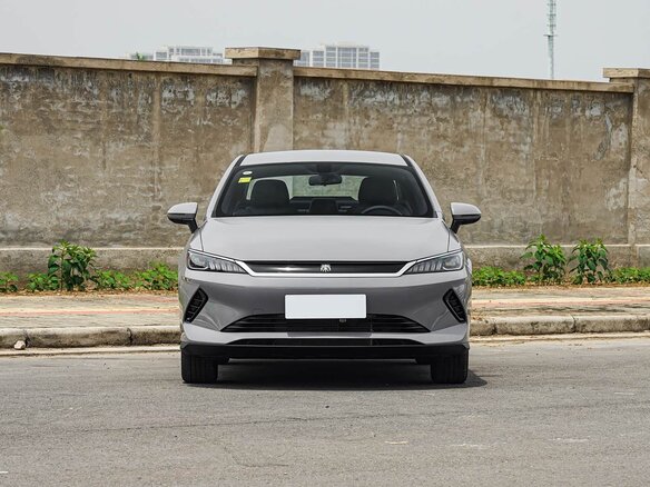 2026 BYD Qin Plus EV 510 I Рестайлинг, серый - вид 1