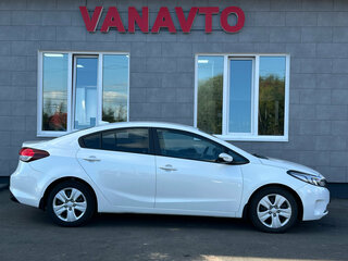 2019 Kia Cerato III Рестайлинг (Classic), белый, 1400000 рублей, вид 4