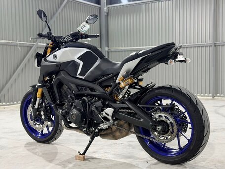 2019 Yamaha MT-09 (FZ-09), серый, 1090000 рублей, вид 5