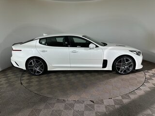 2020 Kia Stinger I Рестайлинг, белый, 3600000 рублей, вид 4