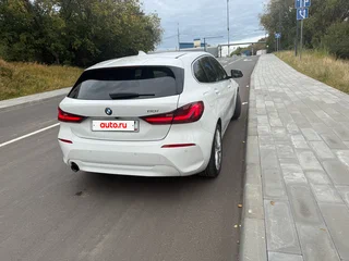 2022 BMW 1 серии 118i III (F40), белый, 1790000 рублей, вид 3
