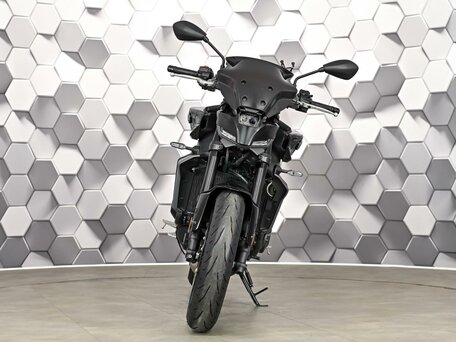 2025 Yamaha MT-09 (FZ-09), чёрный, 1299000 рублей, вид 5