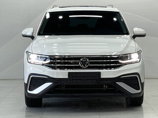 2023 Volkswagen Tiguan II Рестайлинг, белый, 2500000 рублей, вид 1