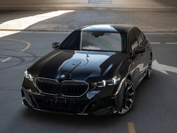 2026 BMW 5 серии 530i xDrive VIII (G60/G61/G68), чёрный, 6500000 рублей - вид 2