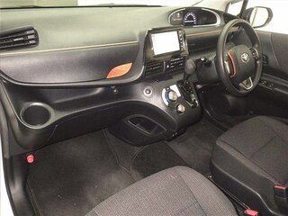 2021 Toyota Sienta II Рестайлинг, белый, 1540000 рублей, вид 4