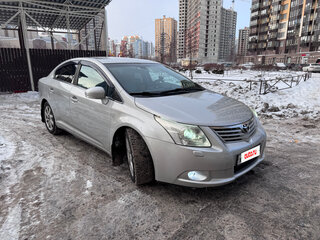 2011 Toyota Avensis III Рестайлинг, серебристый, 1199999 рублей, вид 2