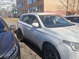2013 Mitsubishi Outlander III, белый, 1400000 рублей, вид 2