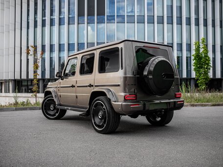 2026 Mercedes-Benz G-Класс AMG 63 AMG II (W465) Рестайлинг, серый, 31990000 рублей, вид 4