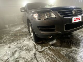 2008 Volkswagen Touareg I Рестайлинг, серый, 1599999 рублей, вид 4