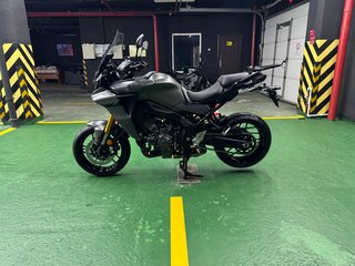 2022 Yamaha MT-09 Tracer (FJ-09), серый, 1325000 рублей, вид 2