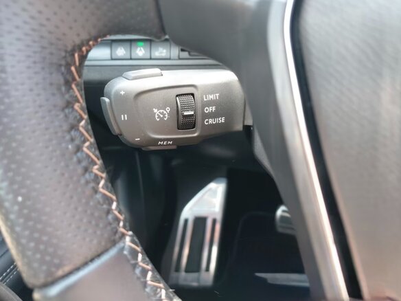 2023 Peugeot 3008 II Рестайлинг, чёрный, 2100000 рублей - вид 18